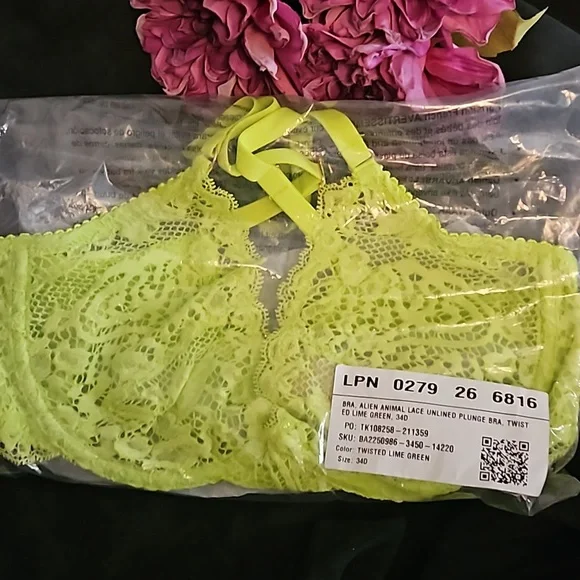 NIP SAVAGEXFENTY Alien Animal Lace Unlined Plunge Bra Twisted Lime Green 34D - Picture 11 of 11